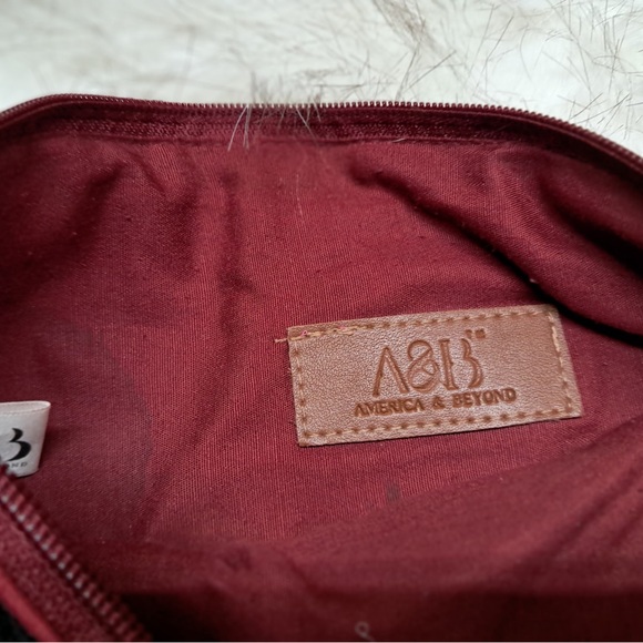 Floral Embroidered Cosmetic Bag - Picture 2 of 6